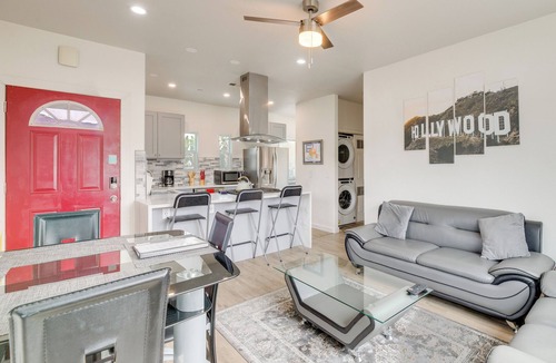 Glendale House | 5 Mi to Universal Studios: Family Gem w/Hot Tub!