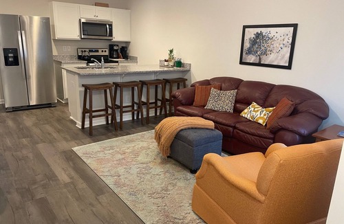 Pendleton House | 5 Miles from Clemson - Great for all the games - New 3/3 Townhome