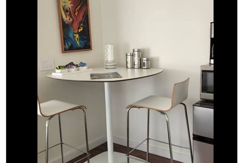 Yreka Apartment | 5 min from I-5 Modern Mountain View Alien Suite