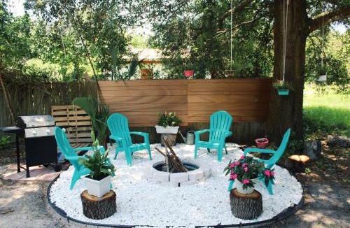 Spring Hill House | 5 min from Weeki Wachee park- Fully Fenced 3 Bedroom House