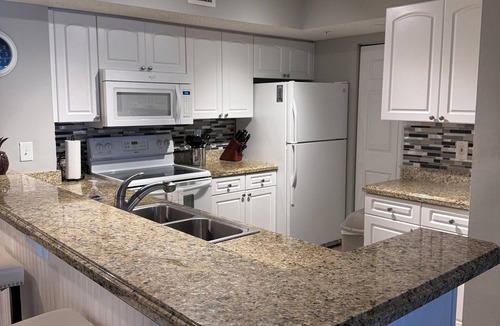 Tequesta Condo | 5 min to beach, ground level w garage, heated pool, resort style, very nice