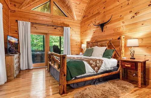 Beech Mountain Villa | 5 Min to Ski Private 2 Acres Creek Hot Tub Game Room Fire Pit