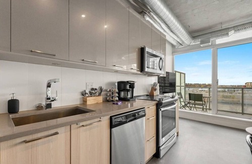 East Village Apartment | 5 min to Stampede | 2BR | AC | UG Parking