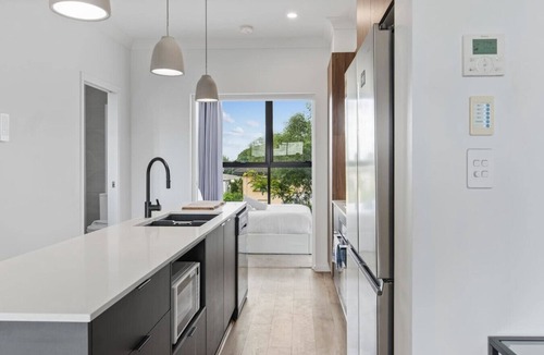 Upper Mount Gravatt House | 5-Min Walk to Garden City | Premium 4BR Home