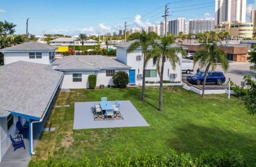 Singer Island Condo | 5 Min Walk-Beach, Baby Friendly, Wi-Fi, Surfing