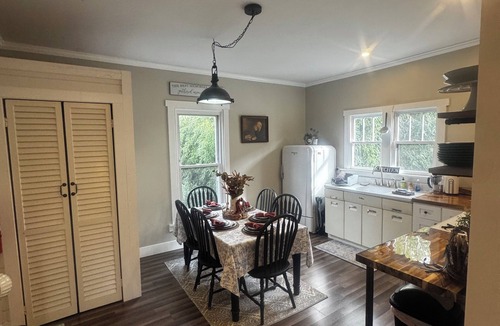 Williamstown House | "5 Mins Driving Distance from The Ark Encounter & Creation Museum"