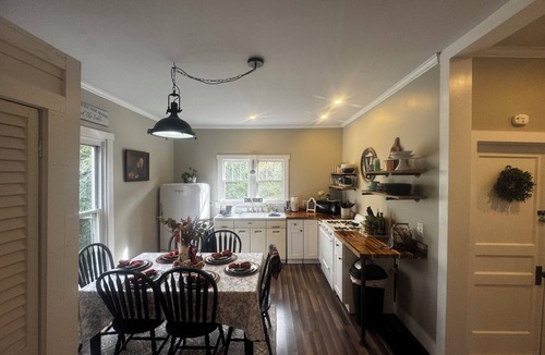 Williamstown House | "5 Mins Driving Distance from The Ark Encounter & Creation Museum"