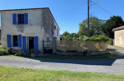 Ozillac Cottage | 5 Mins from Les Thermes a Jonzac and Les Antilles! House, Gym swimming pool