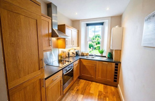 West End Apartment | 5 Mins Murrayfield Stadium-Parking-Nr City Centre