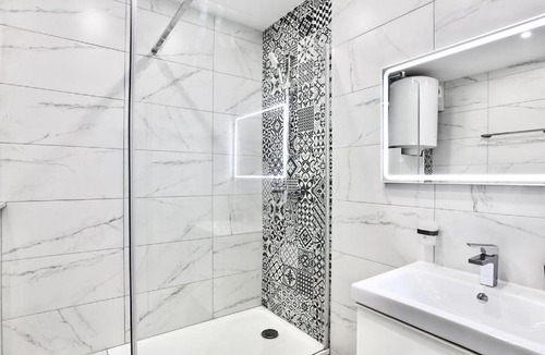 Saint-Louis Apartment | 5 mins to Basel - Private Parking Space - Fully Renovated