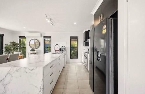 River Heads House | 5 mins to K'gari Ferry - Perfect Fraser Coast Stay