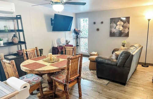 Harrison East South House | 5 Mins to NW Med Cntr/Studio/Duplex/1 BD 1 BA