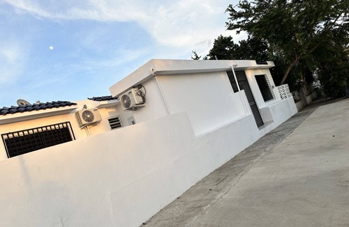 Cangrejo Arriba Apartment | 5 Mins to SJU Airport | Modern Studio for 2 near Isla Verde