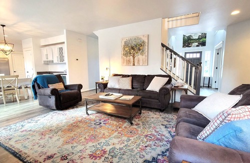 Southwest Bend House | 5 Minute Drive to Downtown Bend, Dog Friendly