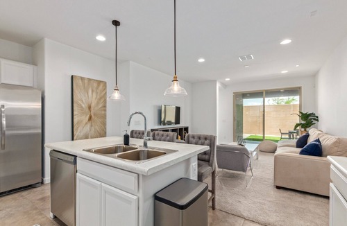 La Buena Vida House | 5 minute drive to State Farm Stadium and WestGate Entertainment District