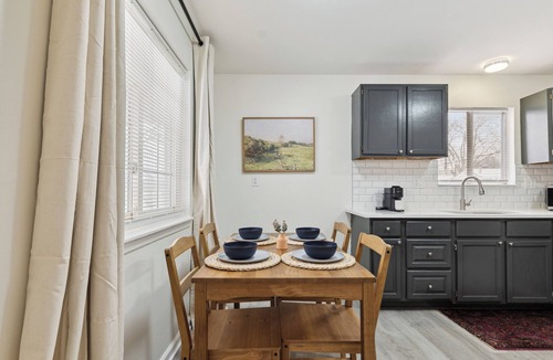 Taylor House | 5 minutes from DTW!