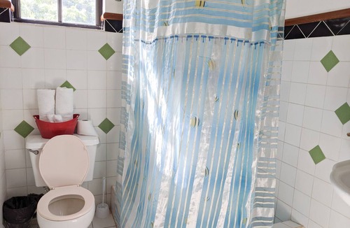 Eau Piquant Bed & Breakfast | 5 Minutes from the Airport Room for 2 with Dining on Site