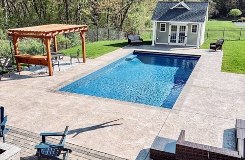 East Walpole House | 5 Minutes from World Cup Venue! Luxury Backyard Pool, Sauna & Gym in Walpole!