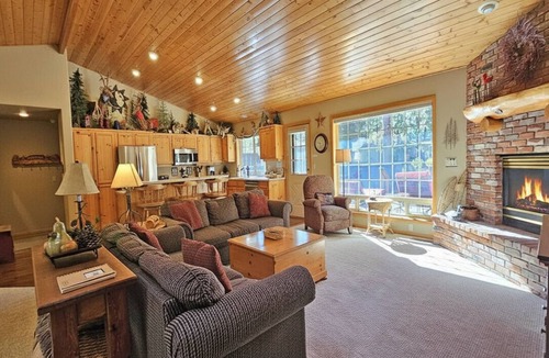 Deer Park House | 5 Modoc-Sunriver, Oregon: Hot Tub, BBQ, WiFi, SHARC Aquatics, Tubing Hill, Mt. Bachelor, Golf, Deschutes River, Tennis, Bike Paths