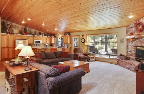 Deer Park House | 5 Modoc-Sunriver, Oregon: Hot Tub, BBQ, WiFi, SHARC Aquatics, Tubing Hill, Mt. Bachelor, Golf, Deschutes River, Tennis, Bike Paths