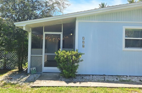 Naples Park House | 5 O'Clock Somewhere getaway-Walk/Bike to Beach,Shops ,Fenced private doggie area