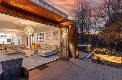 Masterton Villa | 5 o'clock Somewhere