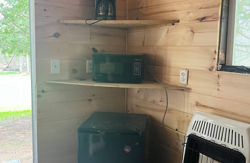 Germfask House | 5 separate living spaces up to 20 ppl Game room, fire pit mins away from Curtis