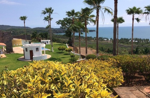 Santa Cruz Villa | #5 Shared Pool, 3 Bedroom/3 Bathroom, Private beach ramada WIFI SKY