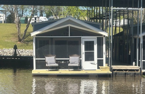 Bainbridge Boat Rental | 5-Star/2-BR Boathouse Fully Remodeled-Directly on the Flint River w/Amazing Deck