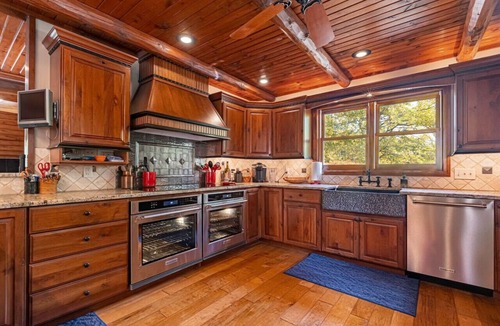 Murphysboro House | 5 Star Cabin LUXURY AMMENITIES W/POOL HTUB close to WINE TRAIL, HIKING, FISHING