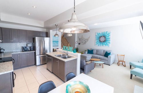 Crystal Beach House | *5 Star Crystal Beach Lake Erie, Niagara Region, 3BR 10 min walk to beach, shops