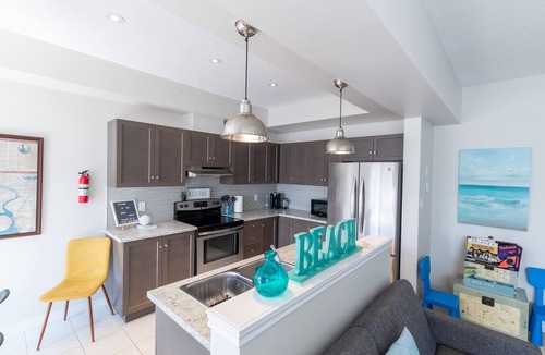 Crystal Beach House | *5 Star Crystal Beach Lake Erie, Niagara Region, 3BR 10 min walk to beach, shops