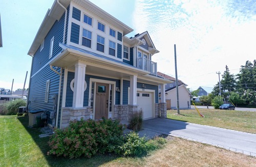 Crystal Beach House | *5 Star Crystal Beach Lake Erie, Niagara Region, 3BR 10 min walk to beach, shops