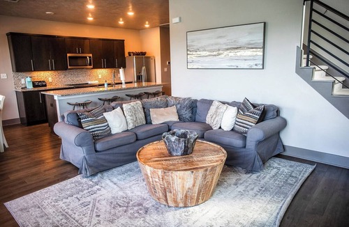 Wellborn House | 5 Star Family Retreat in Aggieland