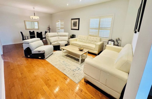 Churchill Meadows House | 5 Star Full House 5 Bedrms, 5 Beds, 3 Bath Airport