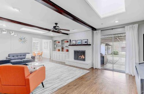 Northwest Dallas House | 5 STAR House - Chic Mid-Century Modern Luxury Home