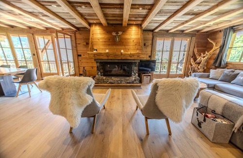 Servoz Ski Chalet | 5-star luxury chalet Chamonix Valley. Breathtaking Mont-Blanc view sleeps 14
