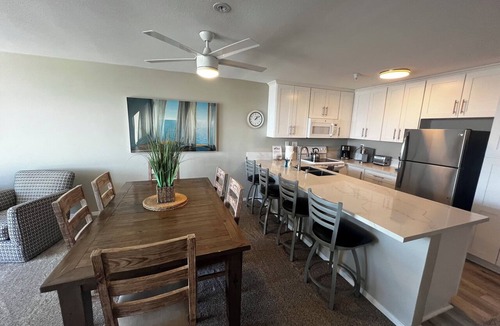 North Pacific Beach Condo | 5 - STAR -⭐ - OCEAN VIEW WITH SWIMMING POOL & JACUZZI - FAMILY FRIENDLY