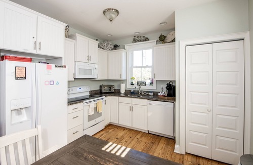 Atlantic Beach House | 5 Star Reviews Luxury House Pool, Steps from Ocean, Sleeps 6, Premier Host