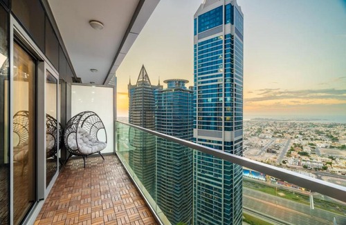 Downtown Dubai Apartment | 5 Star Rooftop Infinity Pool with Burj Khalifa Views