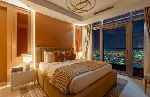 Downtown Dubai Apartment | 5 Star Rooftop Infinity Pool with Burj Khalifa Views