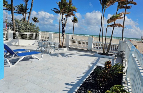 Hollywood South Central Beach House | 5-Star Spacious Modern Beachfront Home w/Stunning Views! Step out to the Beach!