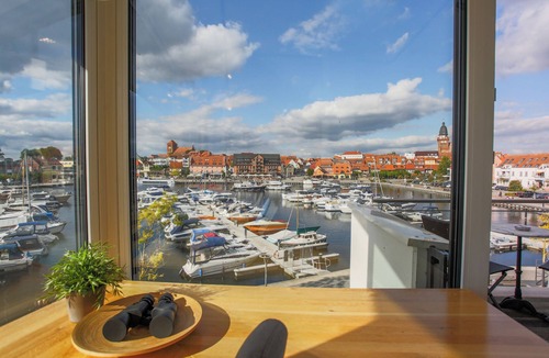 Muritz Apartment | 5-star vacation apartment Panorama Suite in the Hafenresidenz Waren (Müritz)