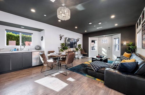 Hollywood Apartment | 5 Units in Heart of Hollywood | Remodeled Art Deco | Pink Revival by AvantStay