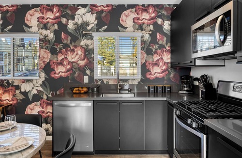 Hollywood Hotel | 5 Units in Heart of Hollywood | Remodeled Art Deco | Pink Revival by AvantStay