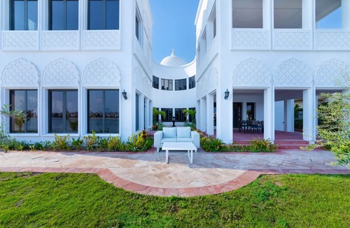 Palm Jumeirah Villa | 5* Villa w/Private Pool/Beach on Palm Jumeirah