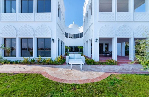 Palm Jumeirah Villa | 5* Villa w/Private Pool/Beach on Palm Jumeirah