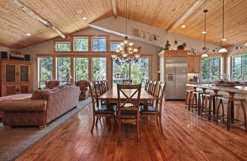 Sunriver House | 5 Vine Maple 6 Bedroom Home by Redawning