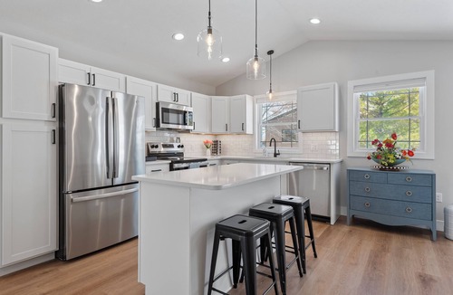 Springfield House | 50+ Coastal-Inspired Cozy Blue Guest House