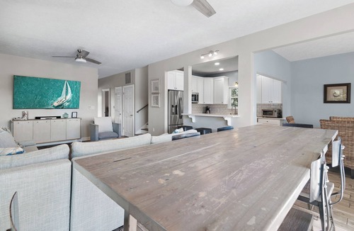 White's Gulfview House | 50 Steps to Quiet Gated Beach! Private Heated Pool-LOTS of Parking + 6 Bikes!